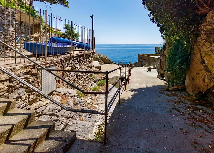 Pathway To The Sea Apartment